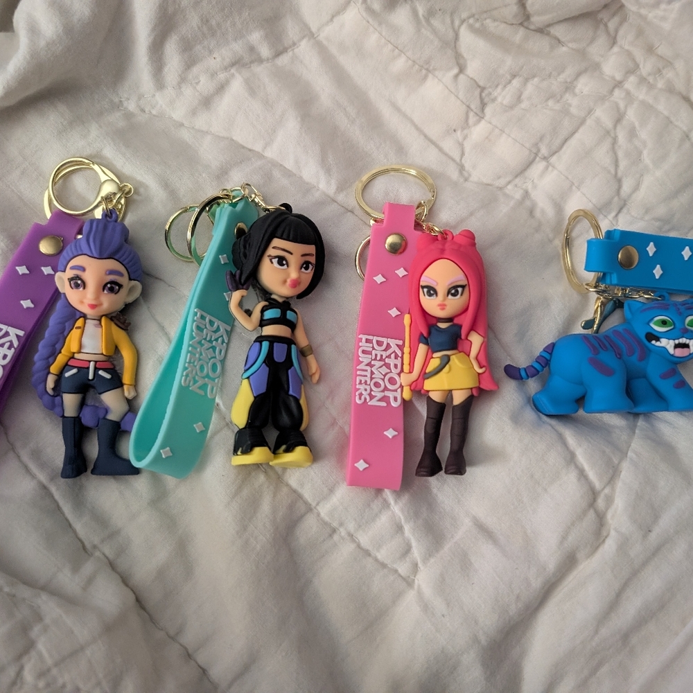 Pick 1 K-pop Demon Hunters Keychains